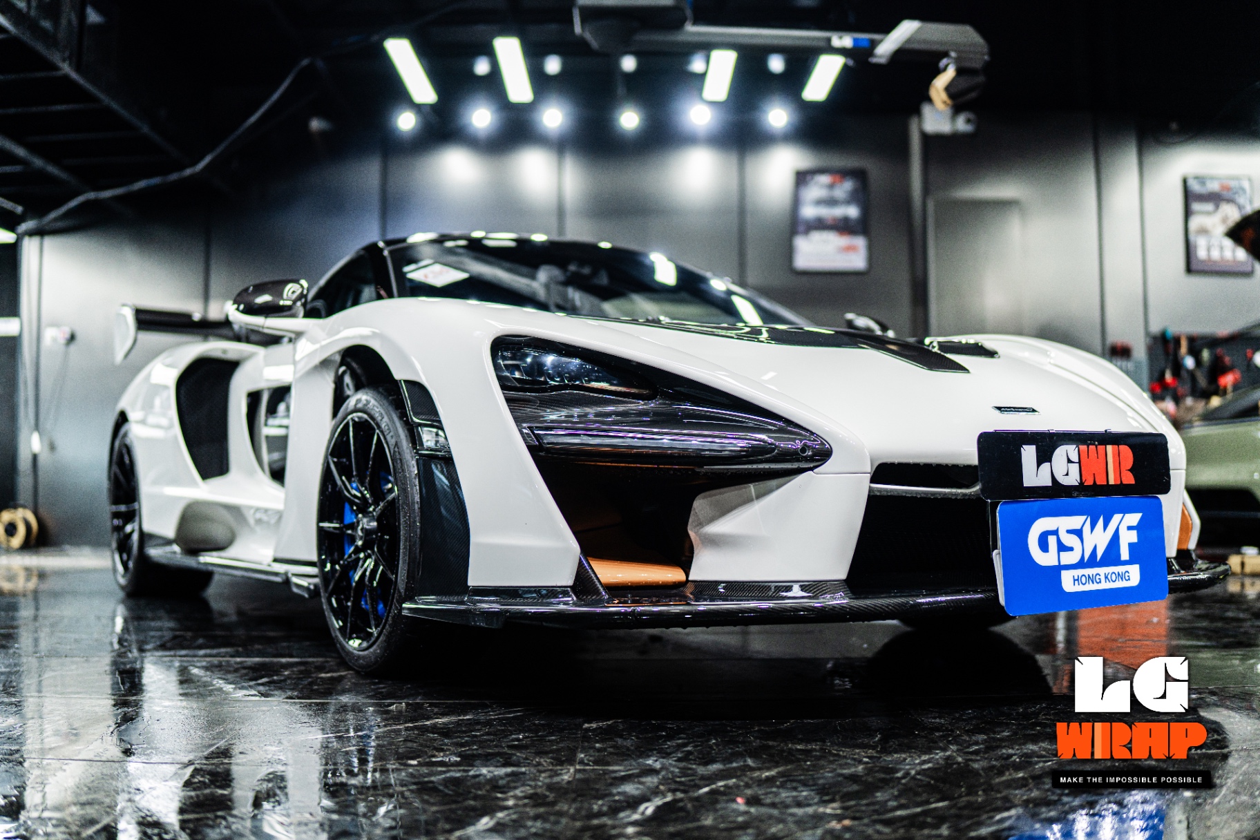 白色 McLaren 車頭於 LGWR 店內展示高端 PPF 施工成果