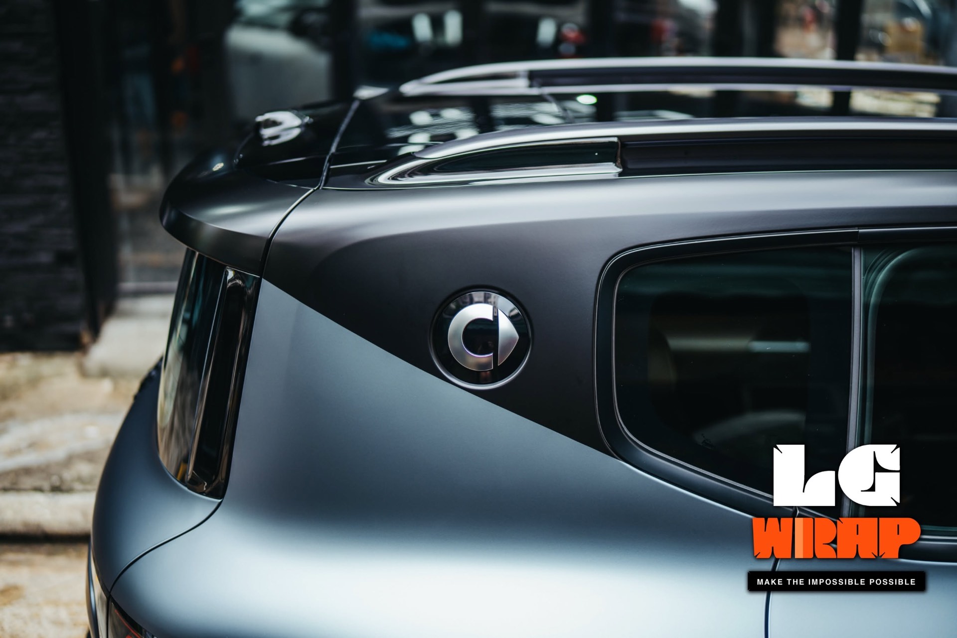 Close-up of SMART #5 C-pillar two-tone junction and SMART emblem