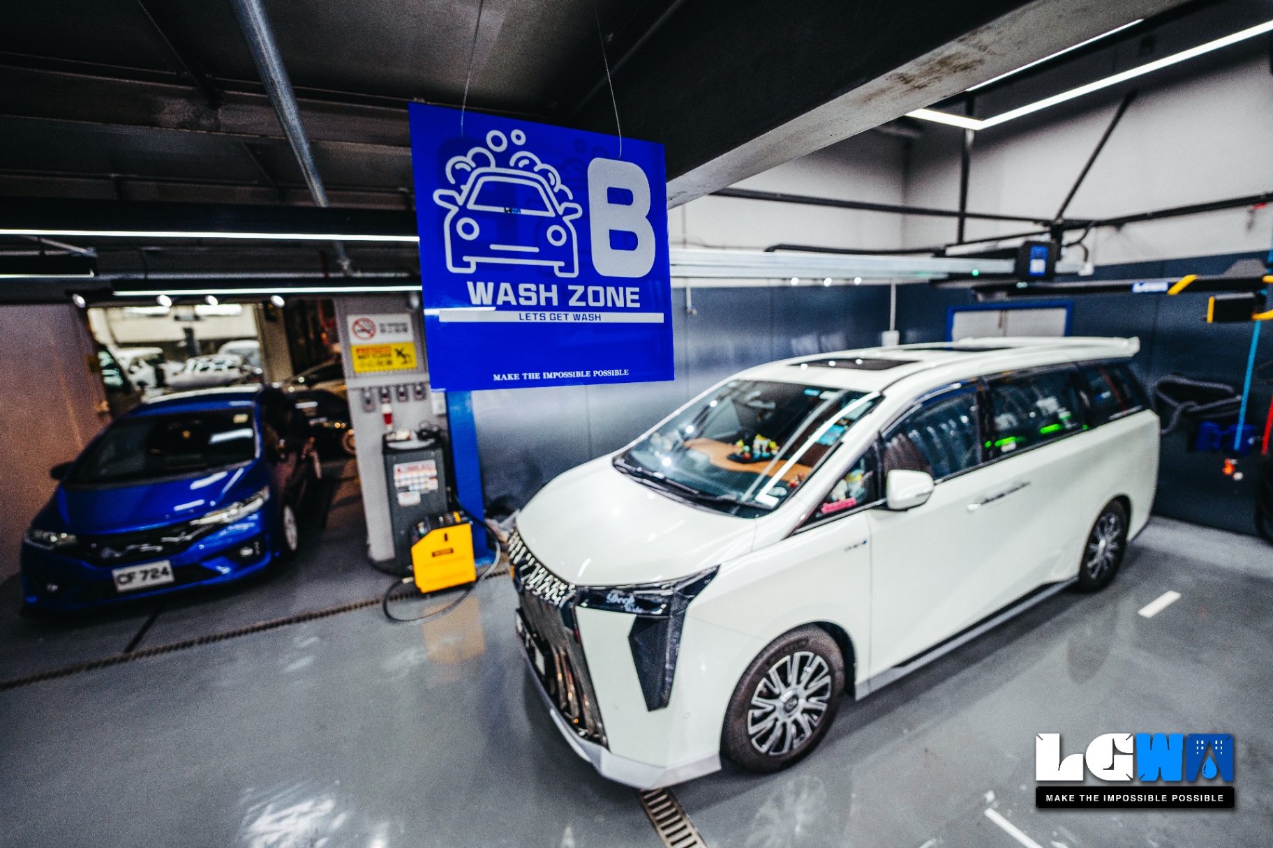 LETS GET WASH B Wash Zone AI robotic arm scanning white MPV body